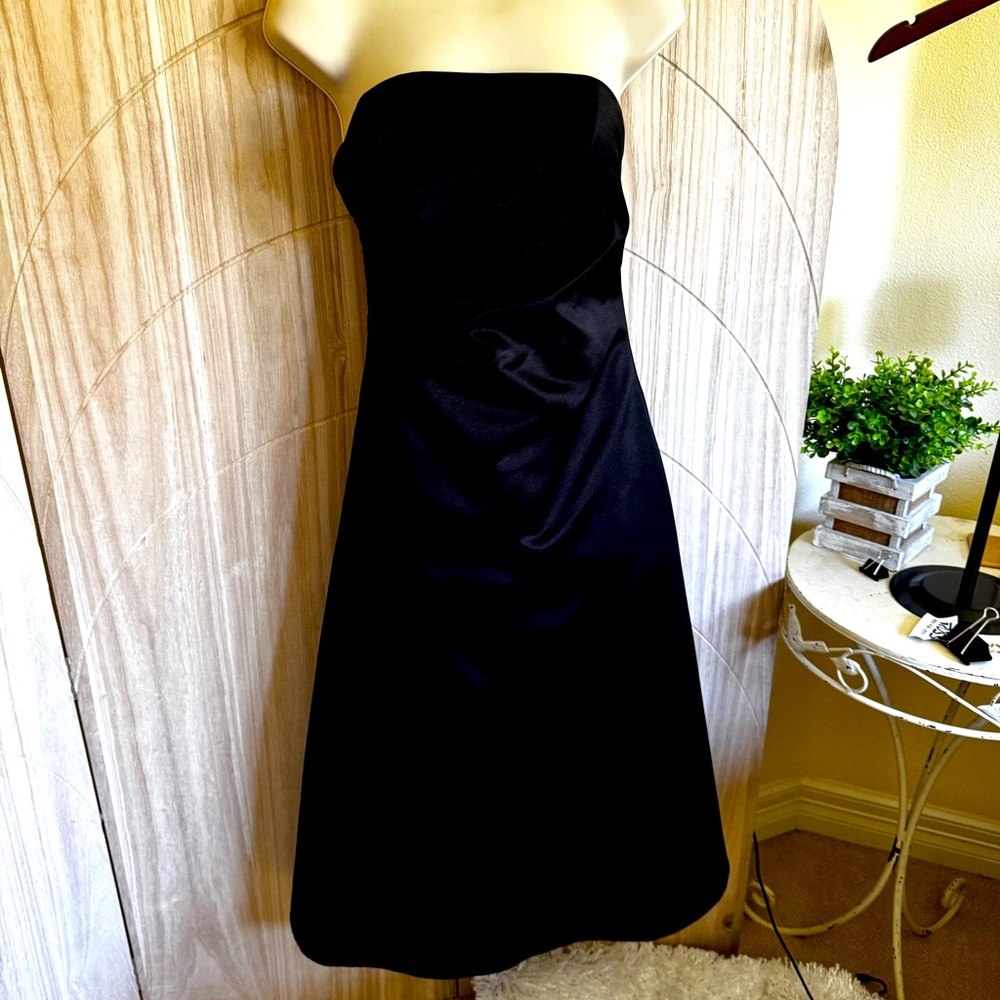 Formal strapless taffeta midi dress